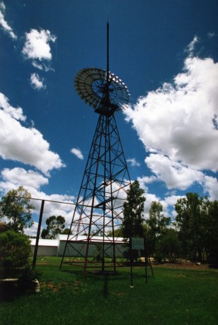 Australia, the land of the Big. Coff's Harbour has the Big Banana, just up the road from where we live is the Big Pineapple, and the tiny town of Springsure has the Big Windmill